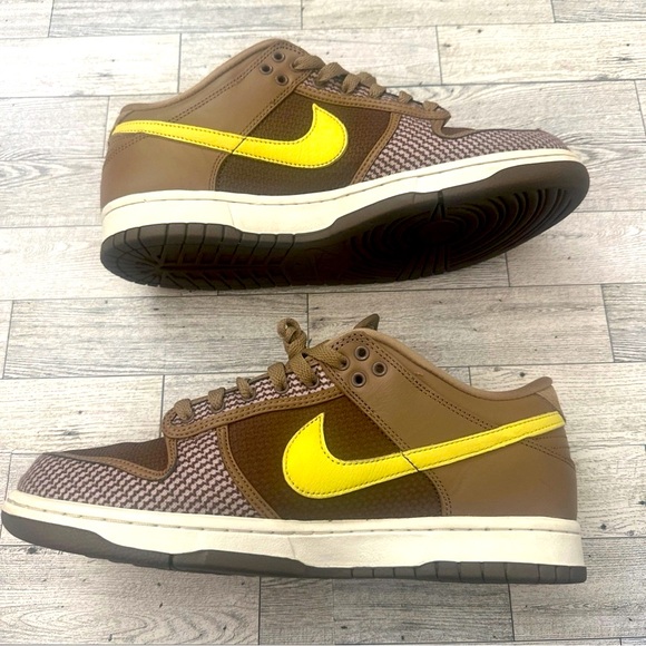 Nike Undefeated X Dunk Low SP ‘Canteen’ - Picture 2 of 7